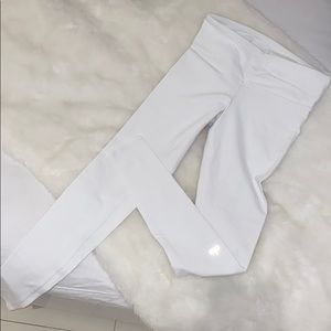 ALO YOGA • Airbrush Leggings in WHITE • XS